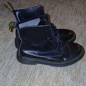 Doc Martens Black Leather Combat Boots Womens Sz: 8 M: 6 Classic Look.